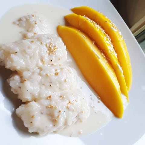 Close-up of freshly made Thai Mango Sticky Rice, showcasing the sticky rice and vibrant mango pieces.